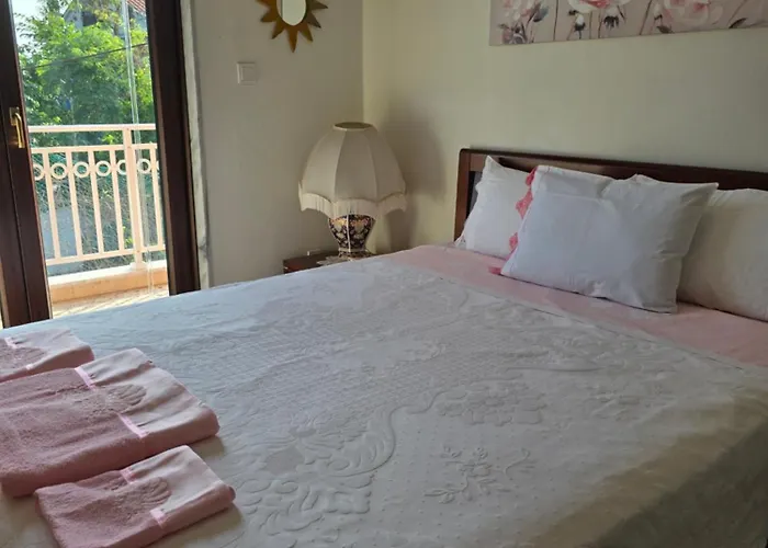 Apartment Lace Elegance